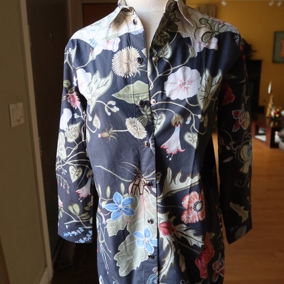 Authentic GUCCI print button front blouse size 40 made in Italy 100% cotton long